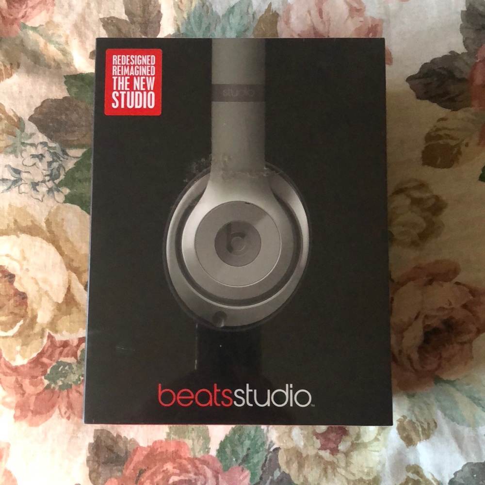 Beats by dr dre headphones // NIB // Beats studio